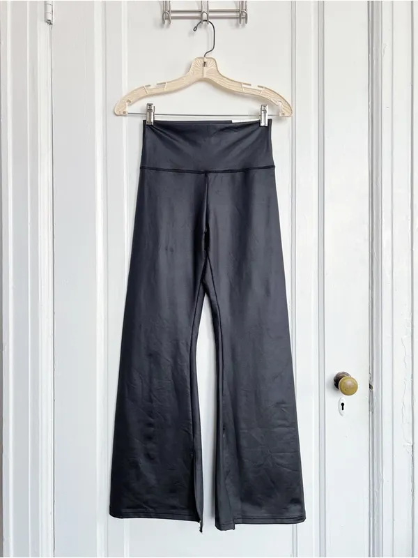 Offline by Aerie • The Hugger Coated Crop Slit Flare Legging 7/8 ankle black - Image 3
