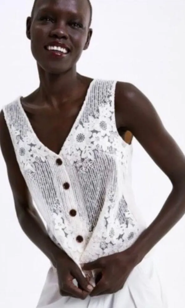 Ivory Linen Blend Floral Crochet Button Front Vest - Image 3
