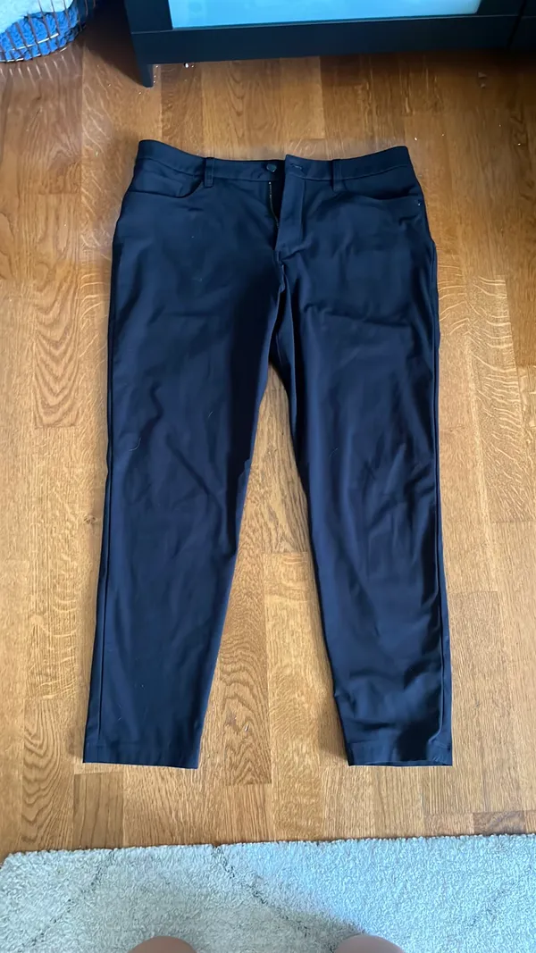 Lululemon Men’s Pants - Image 4