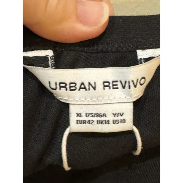 Urban Revivo black off-the-shoulder top Size 10 Metal Ring Asymmetrical - Image 5