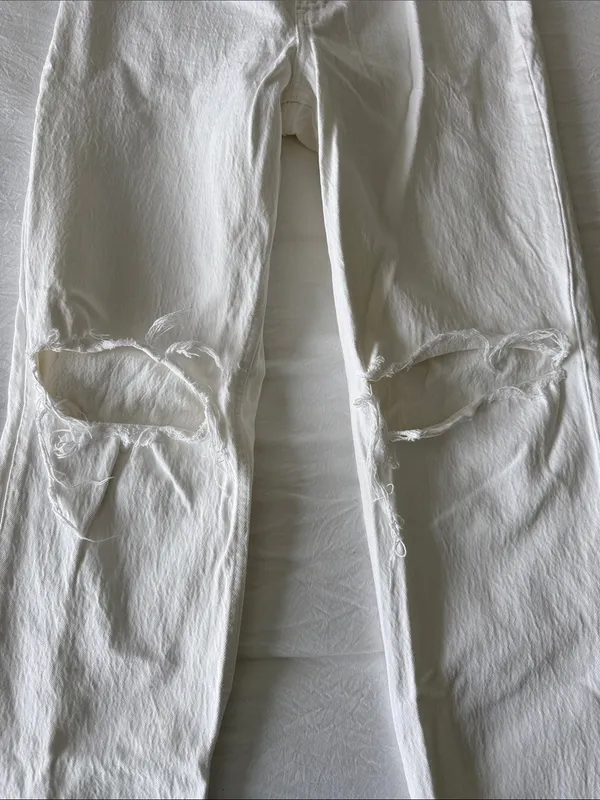Abercrombie & Fitch 90’s Straight Ultra High-Rise White Jeans with Rips - Image 5