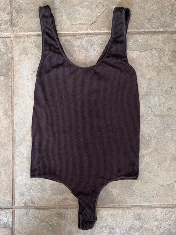 Skims Stretch Rib Scoop Tank Bodysuit In Soot Size S/M - Image 2