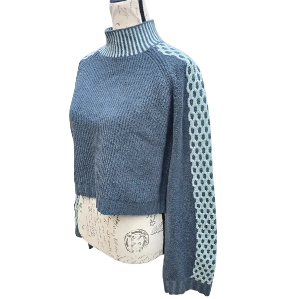 Wild Fable NWT Mock Neck Ribbed Sweater Blue Raglan Sleeve‎ Medium - Image 4