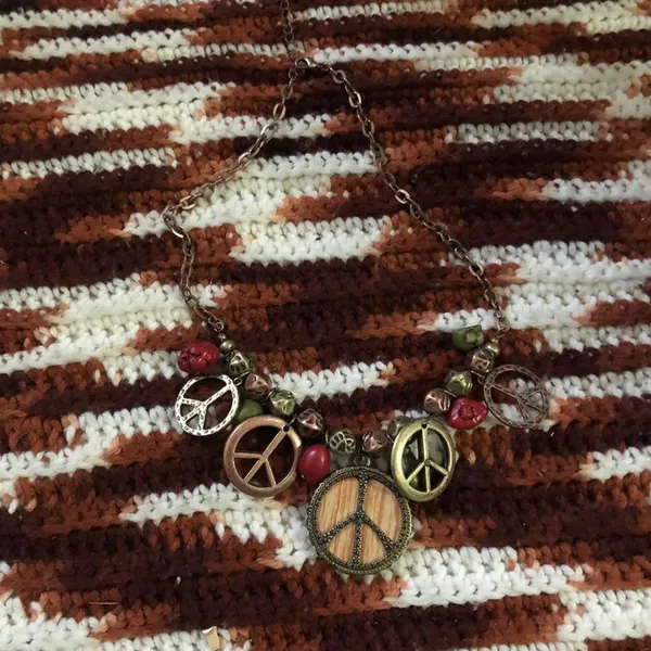 RARE Y2K Unique Boho hippie indie peace sign charms beaded metal necklace brown red green Measurement in pics - Image 4