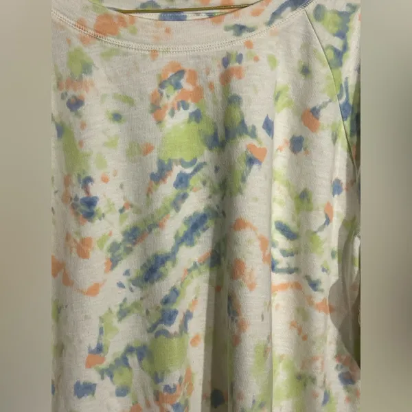 Evri Ladies Sweatshirt Cream White With Pastel Tie Dye Pattern size 1X. NWT. - Image 2