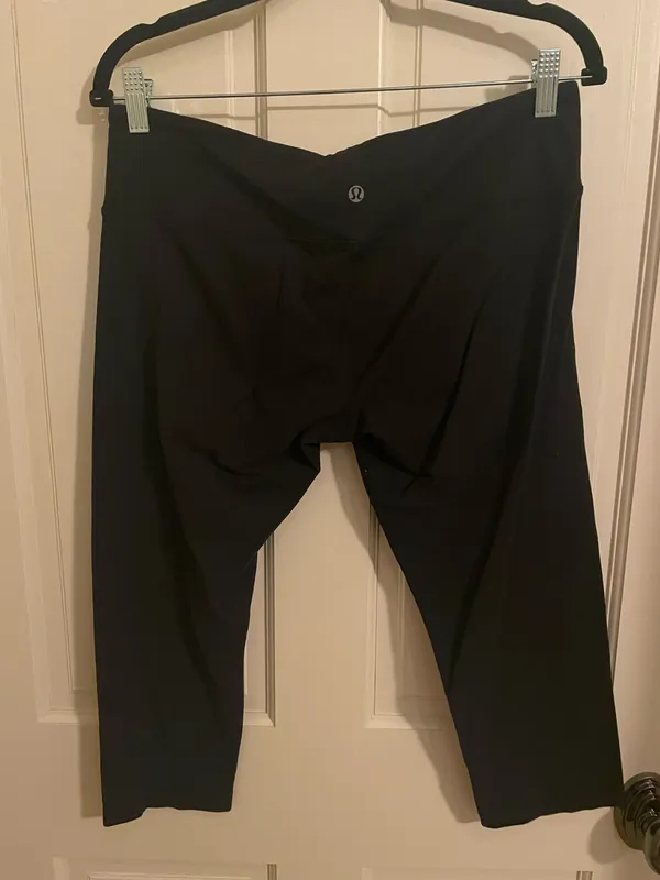 Lululemon Back Cropped Leggings - Image 5