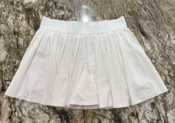 Aritzia TNA Pleated Active Skort - Image 2
