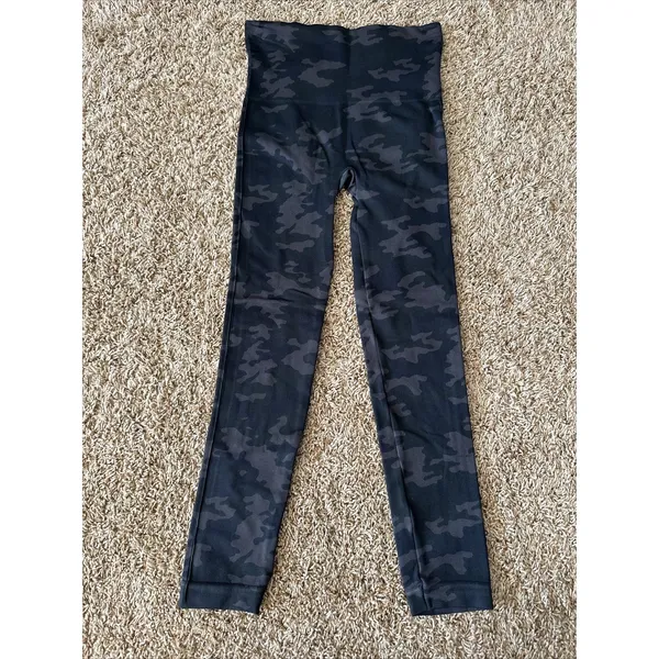 Spanx Size Small Look At Me Now Seamless Legging in Black Camo‎ NWT - Image 3