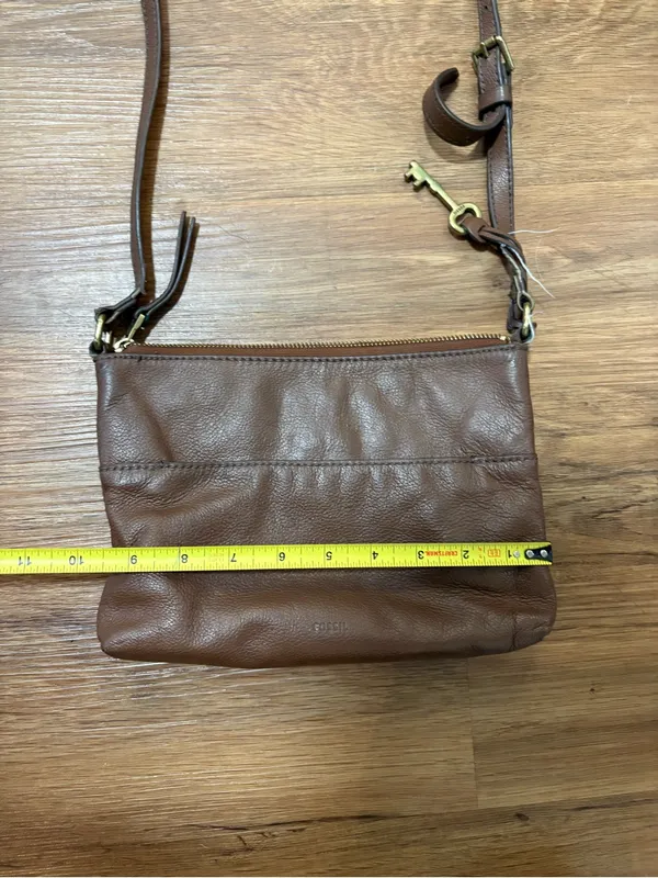 Fossil Brown Leather Crossbody Purse Adjustable Strap Key Charm Zip Top Bag - Image 5