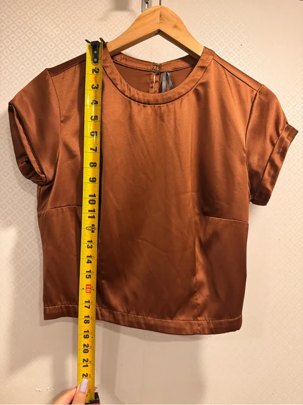 Anthropologie Copper Satin Casual Crop Baby Tee Size S - Image 6