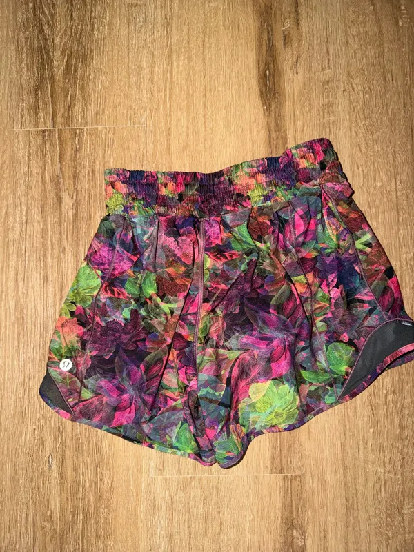 Lululemon Hotty Hot Shorts - Image 7