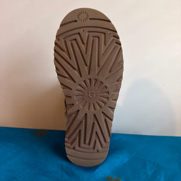 Rare Ugg Bailey Bow II boots in "Nightfall" Size 8 - Image 8