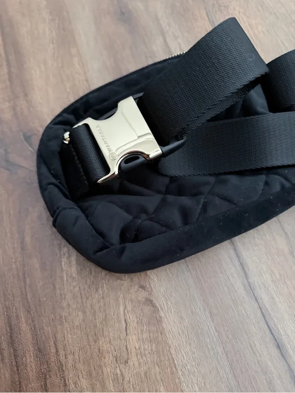 NWOT Wantable black velvet belt bag - Image 7