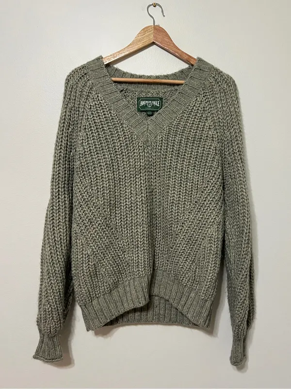 American Eagle Chunky Oversized V-Neck Sweater Size Small Sage Olive Green - Image 2