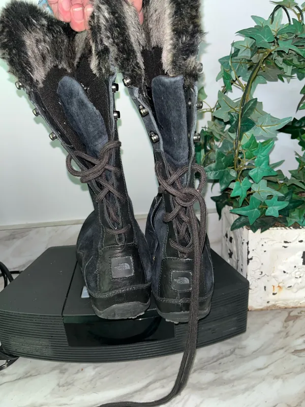 The North Face Women’s Black boots size 9.5 - Image 6