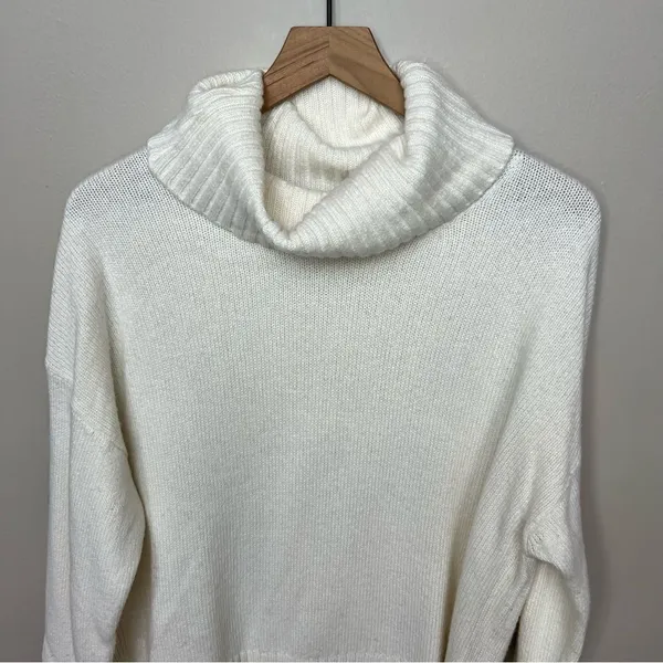 ANTHROPOLOGIE Blair Slouchy Turtle Neck Sweater in Cream Off White Size Medium - Image 4