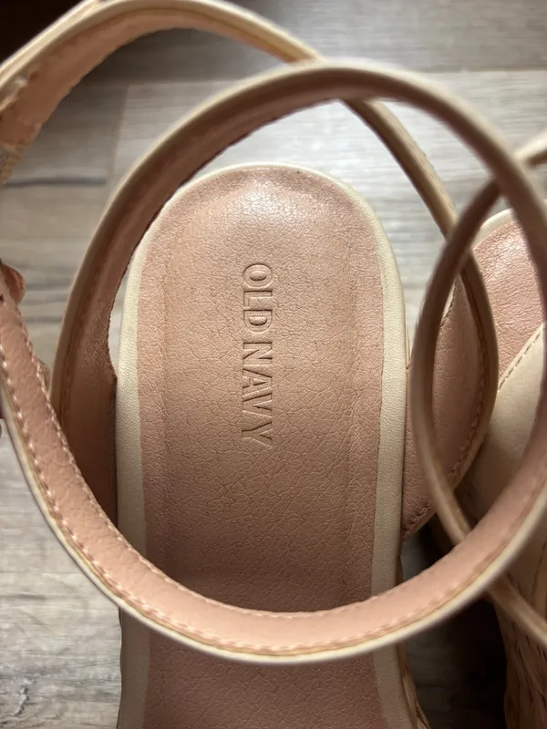 Old Navy Platform Woven Sandals - Image 7