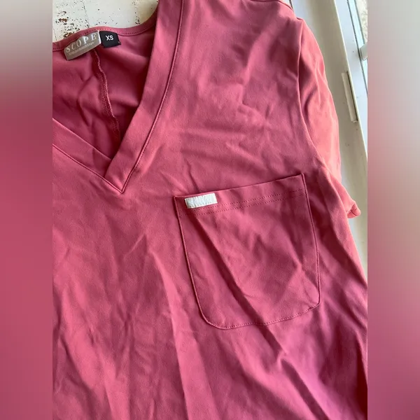 Scope scrubs set in pink- Thea 8 pocket jogger and Harry 1 pocket top - Image 13