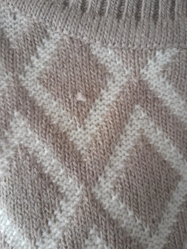 Vince Camuto Oxford Tan Diamond Turtleneck Sweater - Image 4