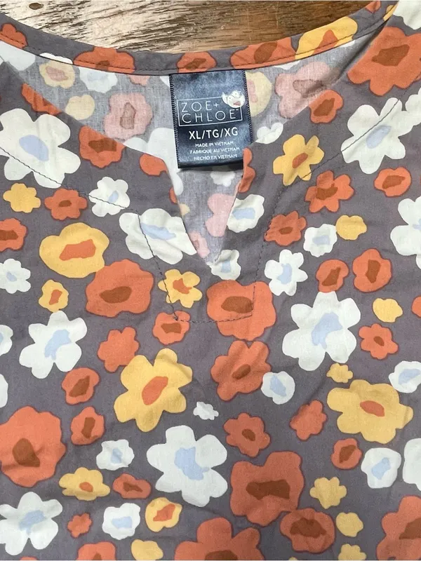 Zoe + Chloe Floral Scrub Top V-Neck Orange Grey White XL ~ Nurse Uniform Top - Image 6