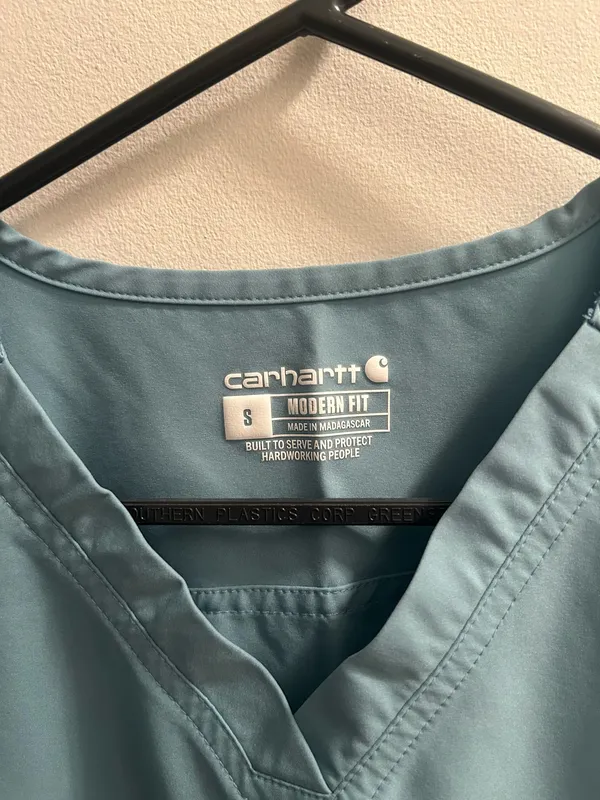 Carhartt women’s scrub set  - Image 2