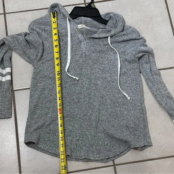 Hollister Women Gray Hoodie Sweatshirt Long‎ Sleeve Size Small - Image 7
