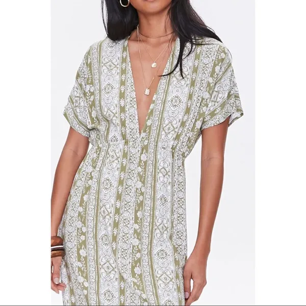 Forever 21 ✨ Plunging Floral Maxi Dress✨ - Image 4