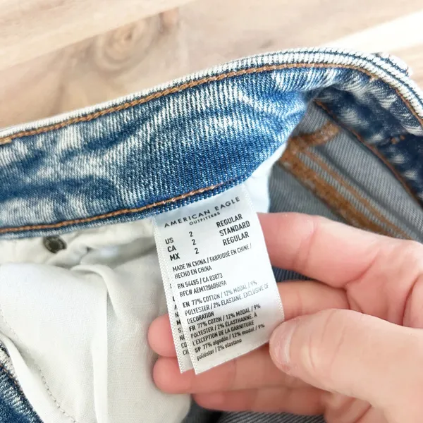 American Eagle Mom Jeans Sz 2 - Image 3