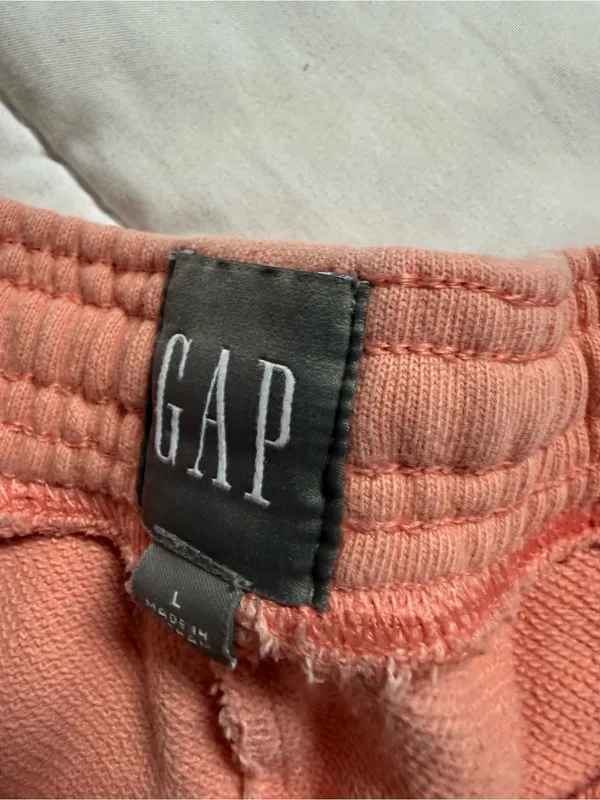 Comfort-Fit Women’s Coral peach pink sweat Shorts size large GAP - Image 3