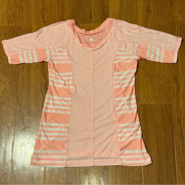 LULULEMON Puri Tee‎ Short Sleeve Bleached Coral size 4 - Image 2