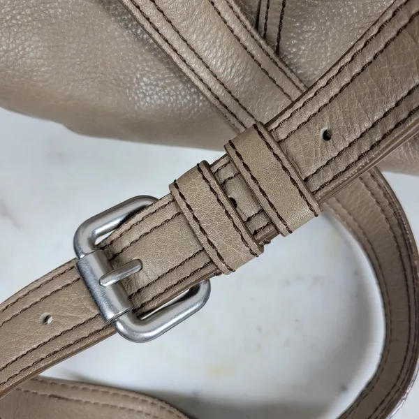 Fossil Maddox Leather Saddle Bag Taupe Tan Shoulder Turn Lock Flap Crossbody Y2K - Image 10