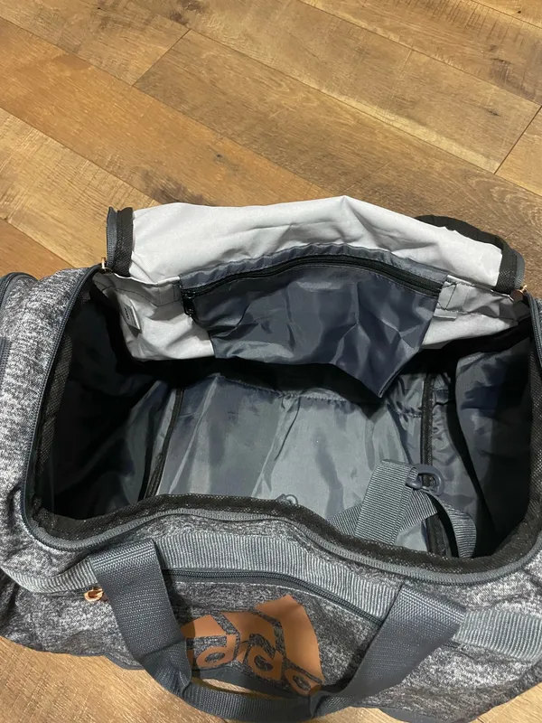 adidas grey and rose gold duffel bag - Image 6