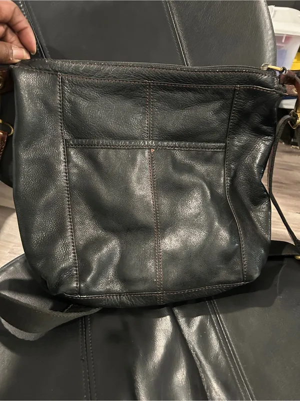 Fossil Dark black Leather Satchel with Brass Zipper Detail - Image 5