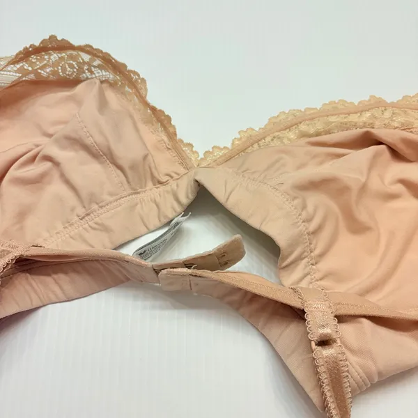 Wacoal Embrace Lace Wire Free Bralette‎ Women 38 Nude V-Neck 852191 Lingerie - Image 4