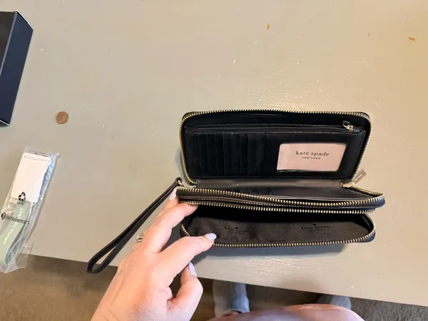 Kate Spade Wallet Black - Image 4