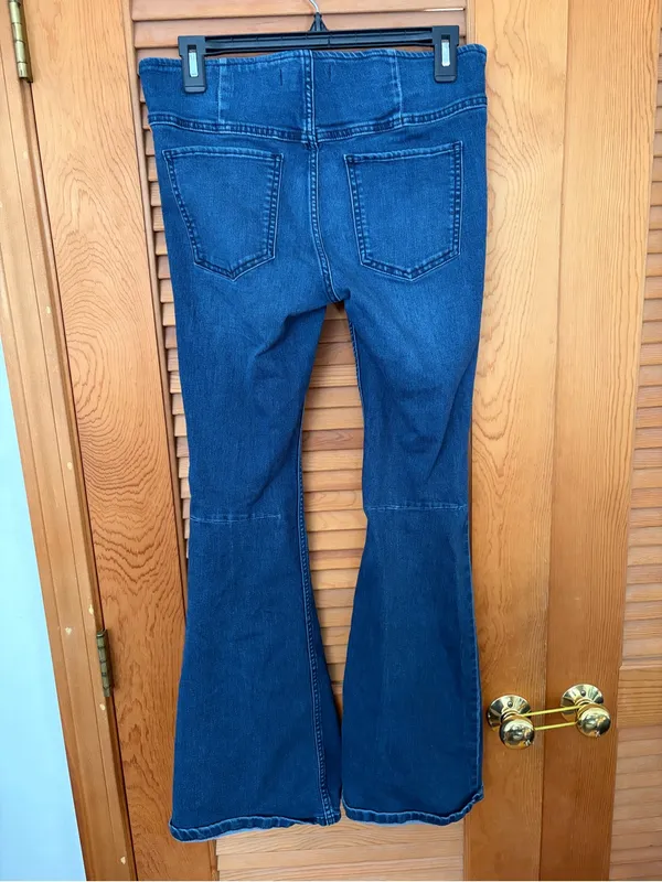 Free People pull on Flare Jeans in blue size 28s - Image 4