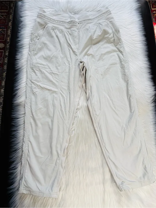 Lululemon Cream Dance Studio Mid Rise 25” Crop Pants - Image 2