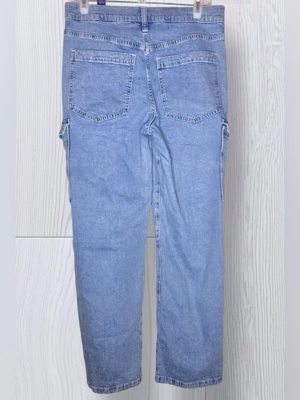 GAP '90s Womens Loose Cargo Jeans – Light Wash Mid-Rise Utility Denim – Size 29 - Image 4