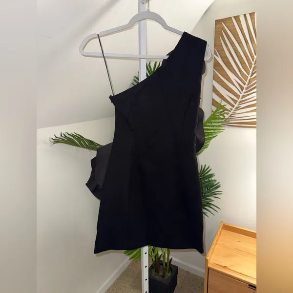 Elliatt Halona‎ One Shoulder Dress NWT Size small - Image 8