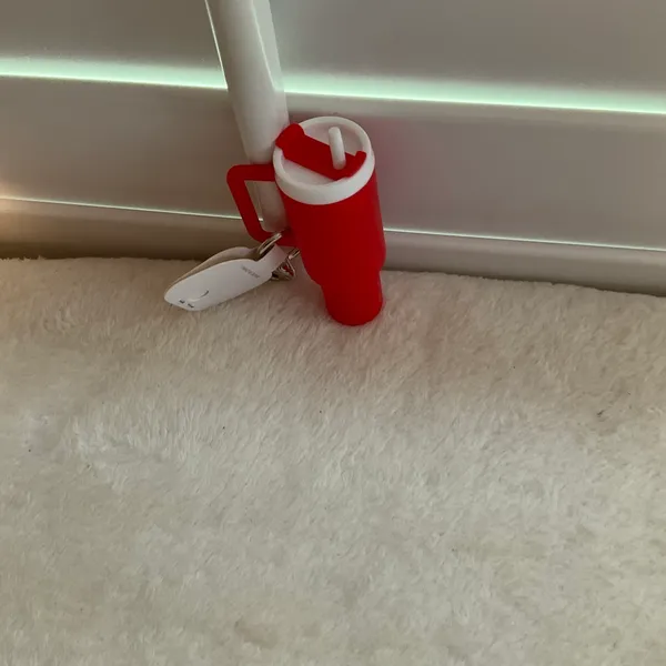 Red drinking cup key fob - Image 3
