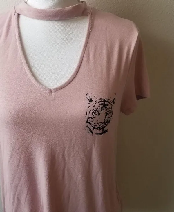 Go Wild / M / Blush Pink Tiger Tee Size M - Image 2