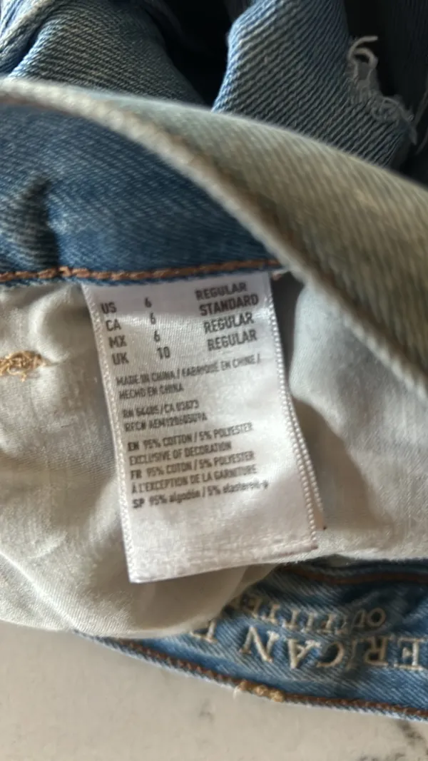 American Eagle Mom Jeans - Image 4