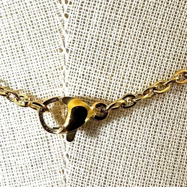 Vintage Gold-Tone Teardrop Filigree Necklace with Dark Cabochon Accent - Image 8