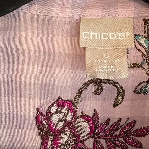 Chico’s Lavender Plaid Floral Button Down Shirt Size‎ 0 (4/6) - Image 8