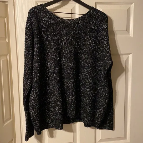 Forever 21 criss-cross back oversized black sweater, L - Image 2