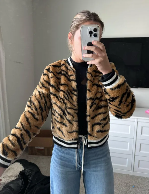 Boutique Tiger Jacket Multiple Size M - Image 3