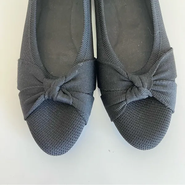 Vivaia Women's‎ Bibi Pointed-Toe Bow Flats (Azura) in Black - Image 5