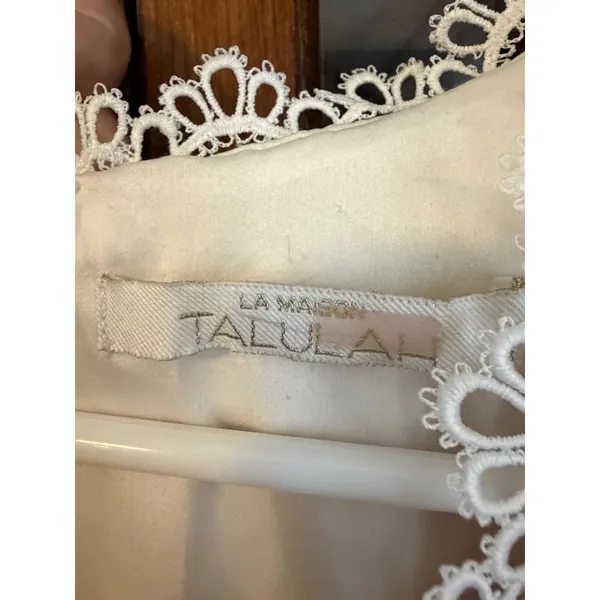 La Maison Talulah Red White Floral Lace Mini Dress V-Neck Puff Sleeve 0406 - Image 4