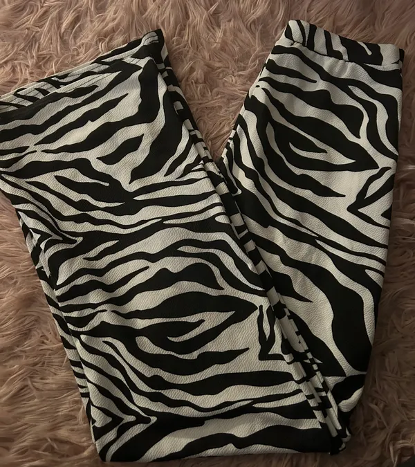 Boohoo Trendy Zebra Print Wide Leg Flare Pants - Image 5