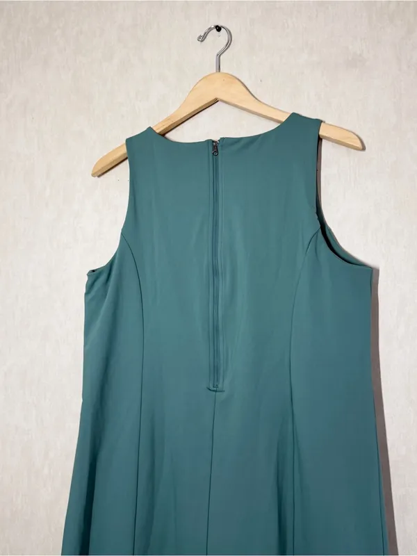 Lands’ End High Impact Crew Neck Active Dress Undershorts in Washed Evergreen L - Image 8